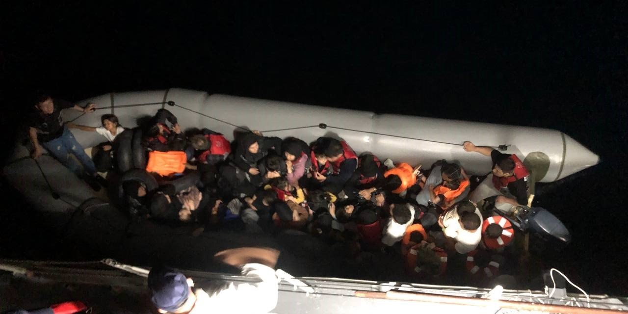 Ayvacık açıklarında 37 kaçak göçmen yakalandı