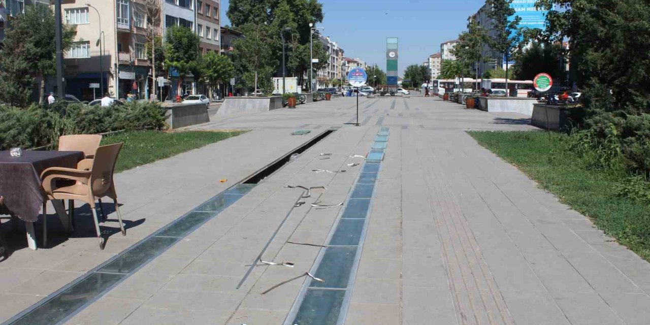 TCDD Hatboyu Yürüyüş Yolu’ndaki camlar yenileriyle değiştiriliyor