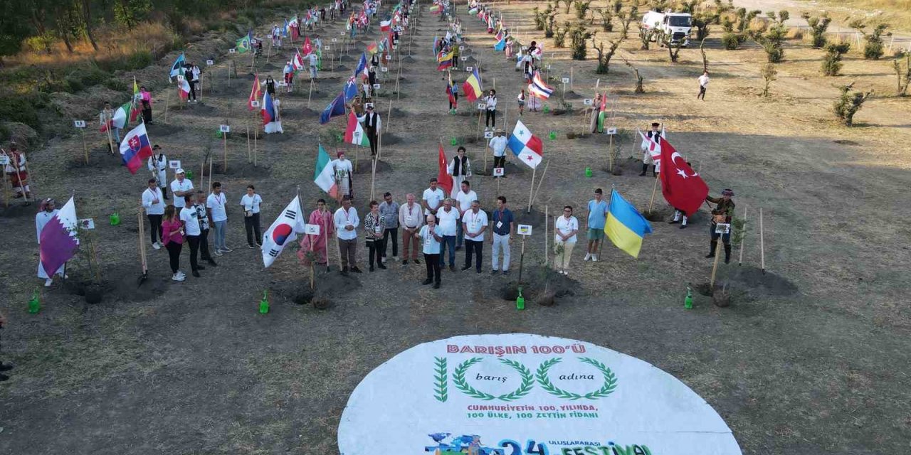 100 ülkenin gençleri dünya barışı için 100 zeytin fidanı dikti