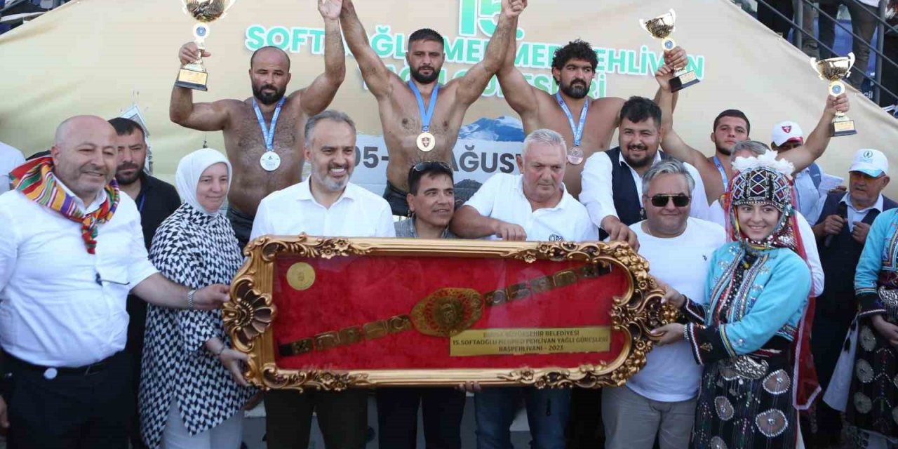 Bursa Büyükşehir Belediyesporlu güreşçiler 12 madalya kazandı