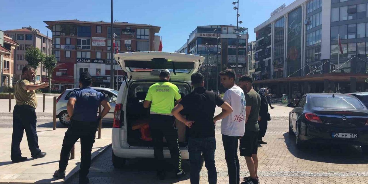 Tekirdağ’da motosikletli kurye yayalara çarptı: 3 yaralı