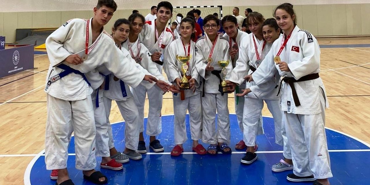 Düzceli 9 sporcu kürsüye çıktı