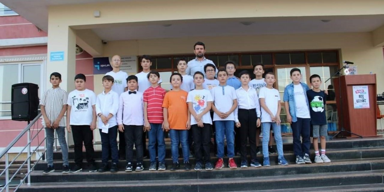 Yaz Kur’an Kursu’na katılan 75 öğrenci ödüllerini aldı