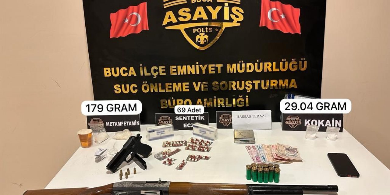 İzmir’de uyuşturucu evine polis baskını: 2 gözaltı