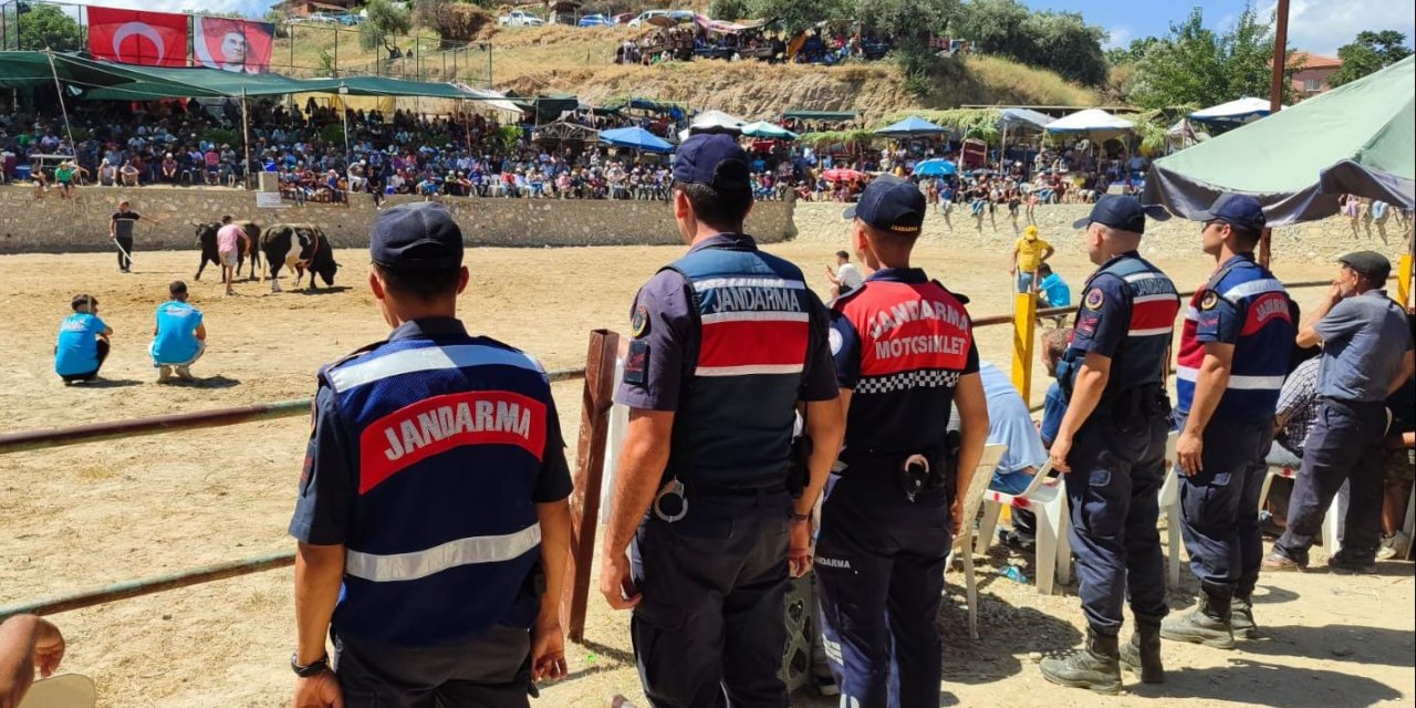 Jandarma boğa güreşinde tedbiri elden bırakmadı