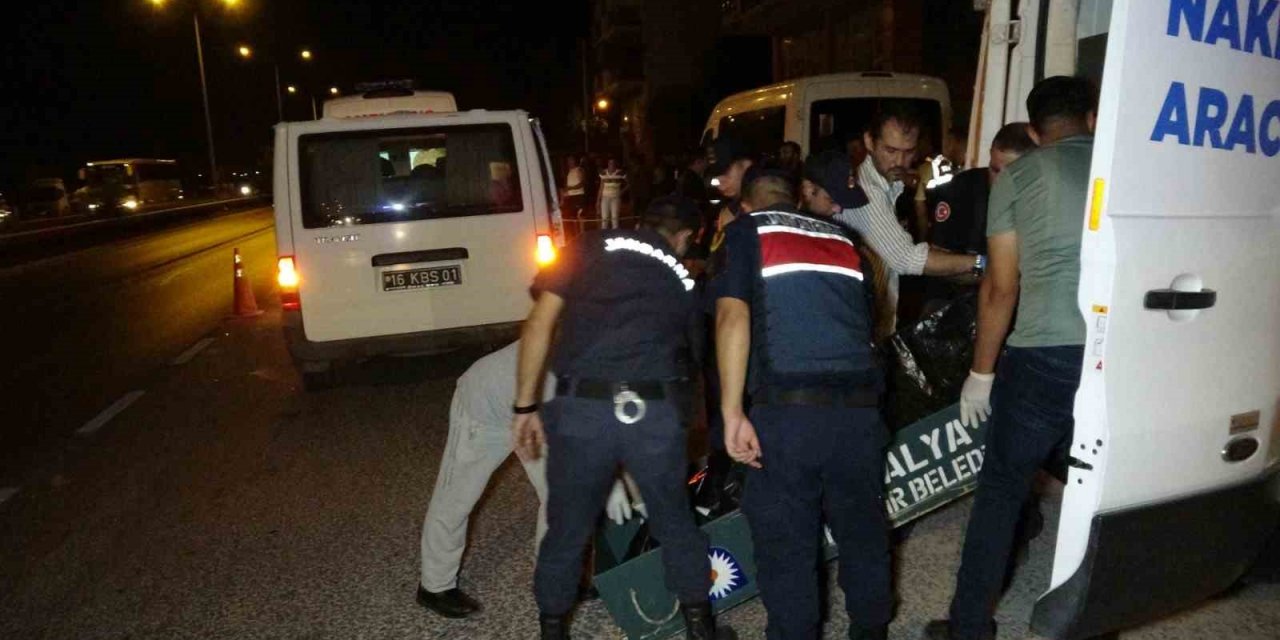 Hatay’da depremden kurtulan kadın, Antalya’da yaya geçidinde hayatını kaybetti