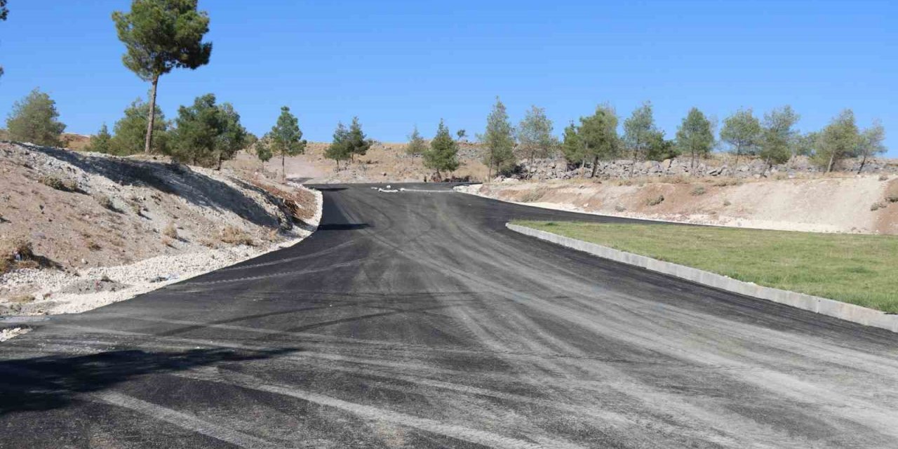 Kır düğün bahçesi yolu asfaltlandı