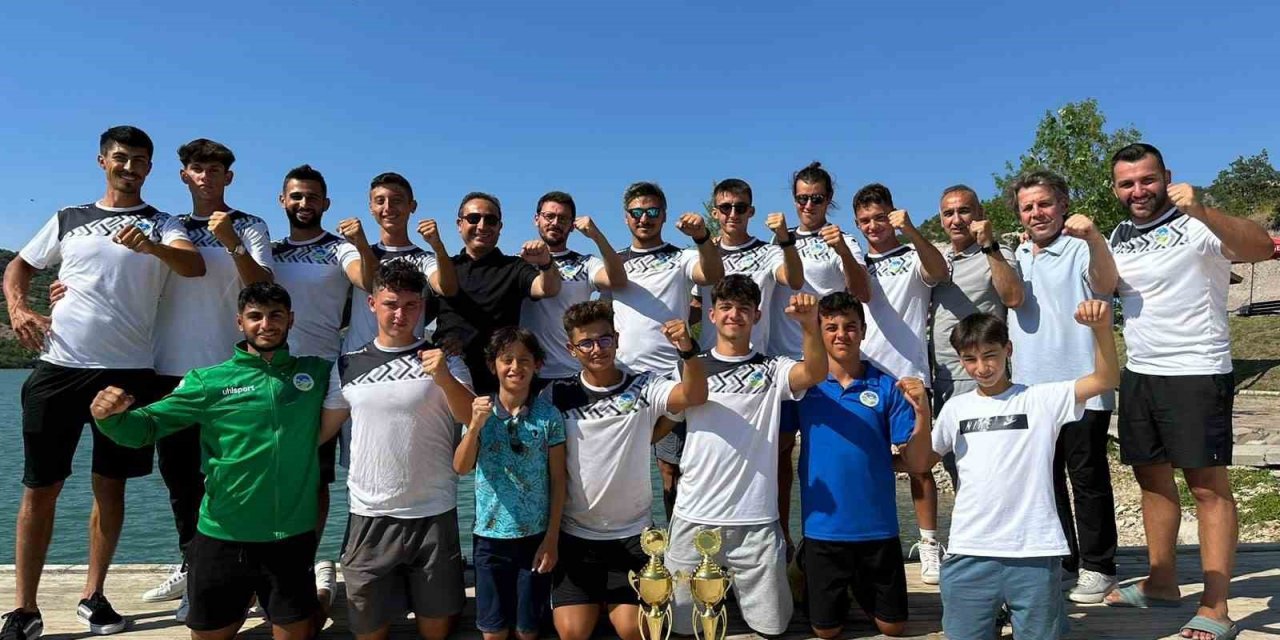 Sakarya Büyükşehir kano takımı şampiyonaya damga vurdu