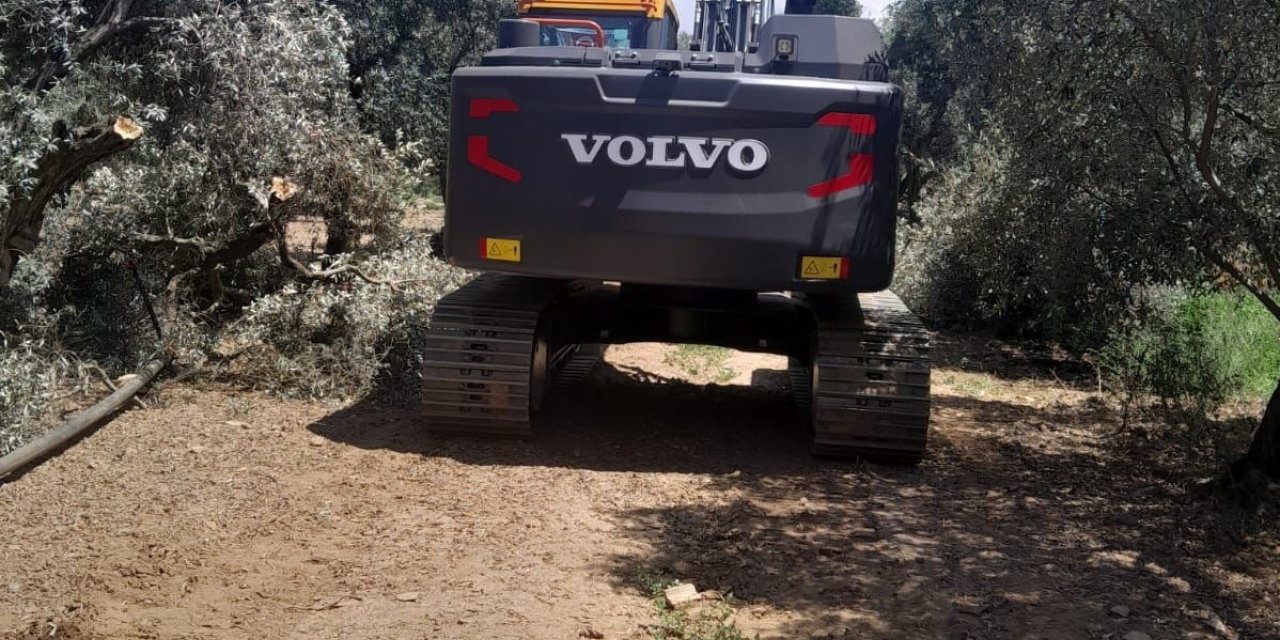 Kepçe ve tırla kaçak kazı yapanlar suçüstü yakalandı