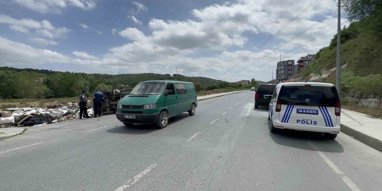 Arnavutköy’deki kazada 2 kişi yaralandı: İlk müdahaleyi eğitime giden arama kurtarma ekibi yaptı