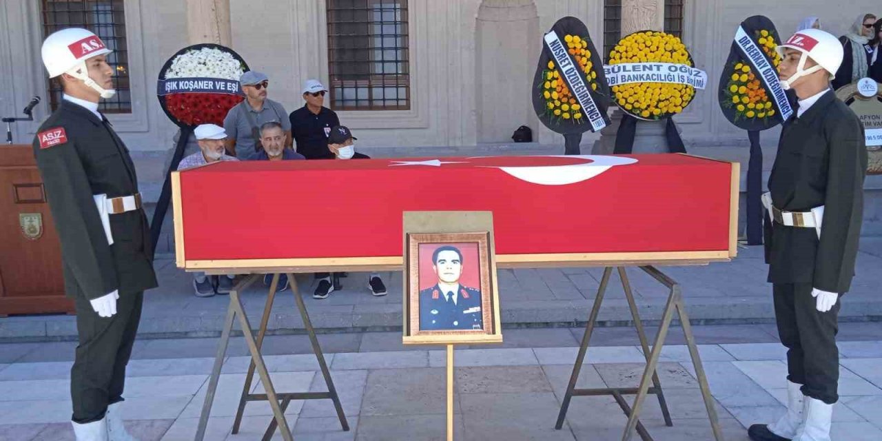 Vefat eden emekli Tümgeneral Özdeğirmenci toprağa verildi