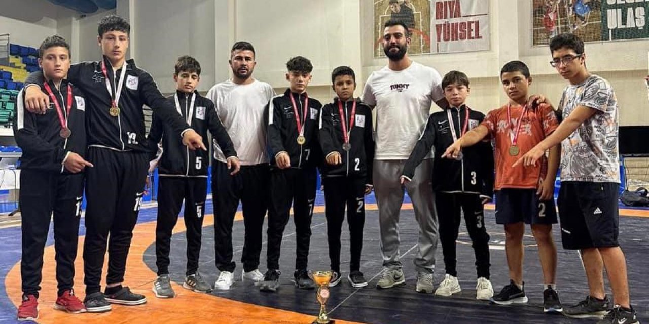 Seydikemer’in genç pehlivanları 7 madalya ile döndü