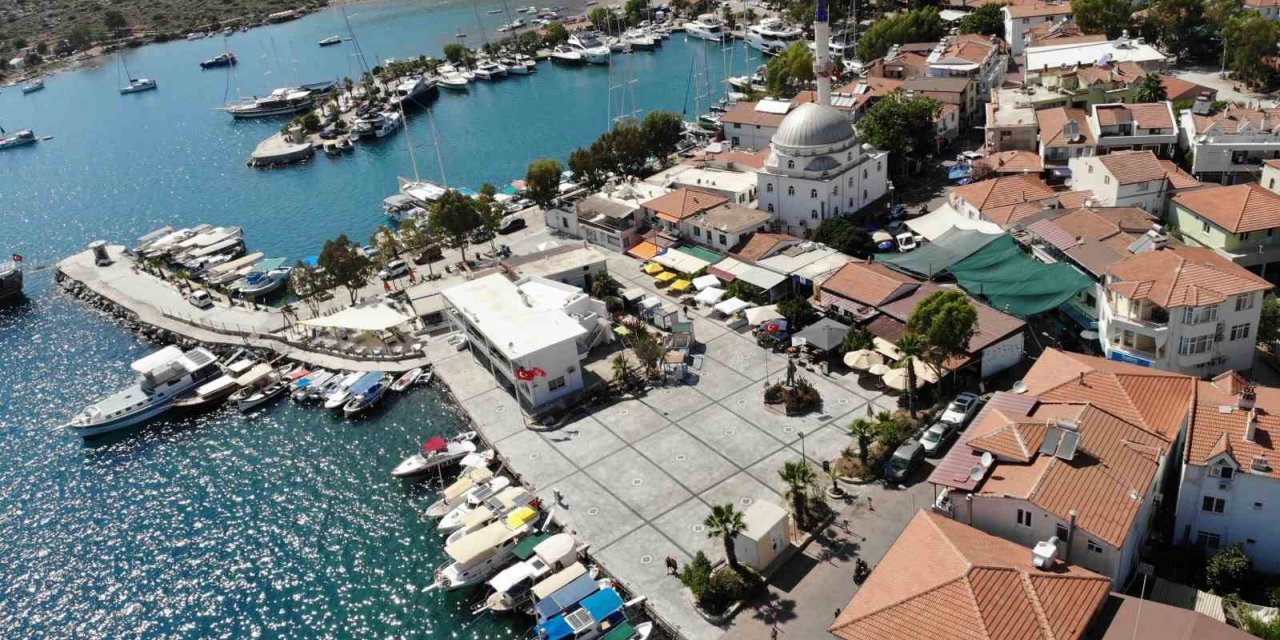 Marmaris Bozburun’da liman ve meydan düzenlemesi sona erdi