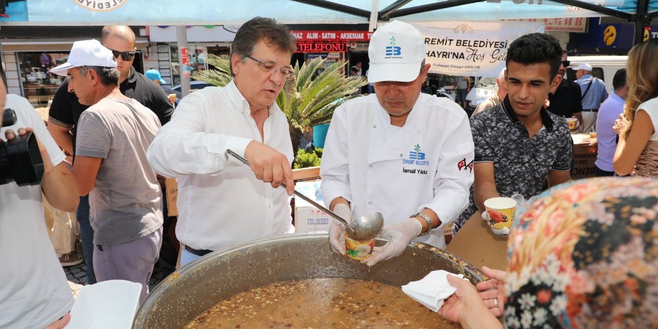 Edremit Belediyesi’nden aşure hayrı