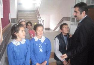 Vali Doğan ilçelerde