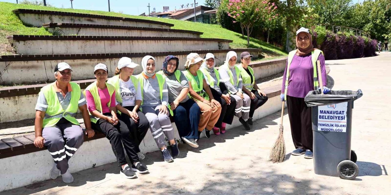 Manavgat’ın sokaklarına kadın eli değdi