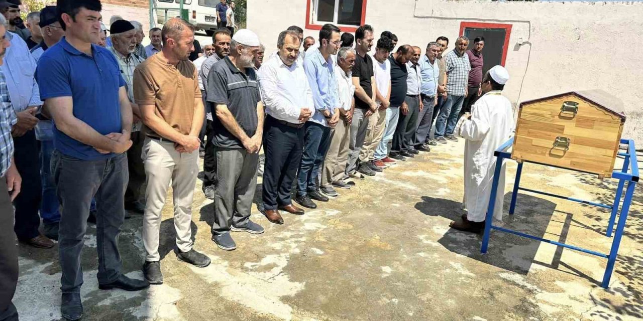 Kazada hayatını kaybeden genç toprağa verildi