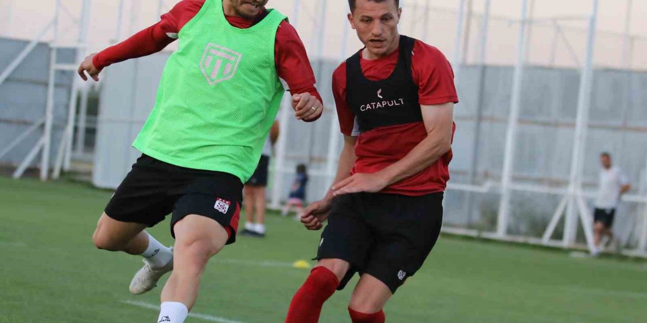 Sivasspor günü çift idmanla tamamladı