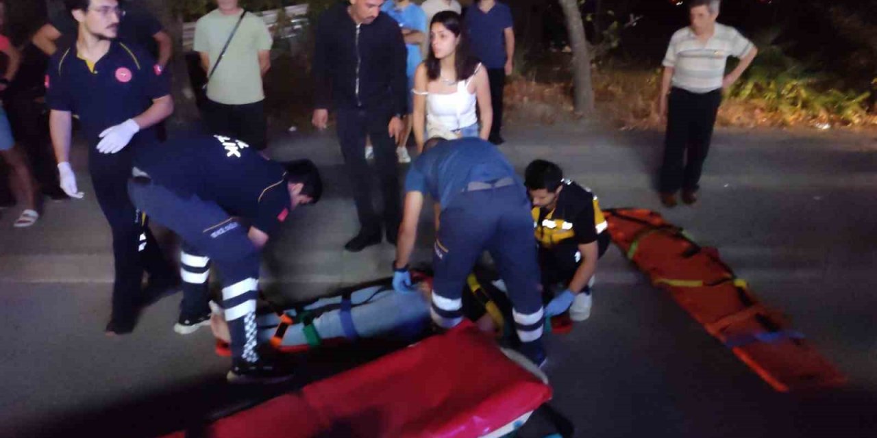 Otomobil ile motosiklet kafa kafaya çarpıştı: 2 yaralı