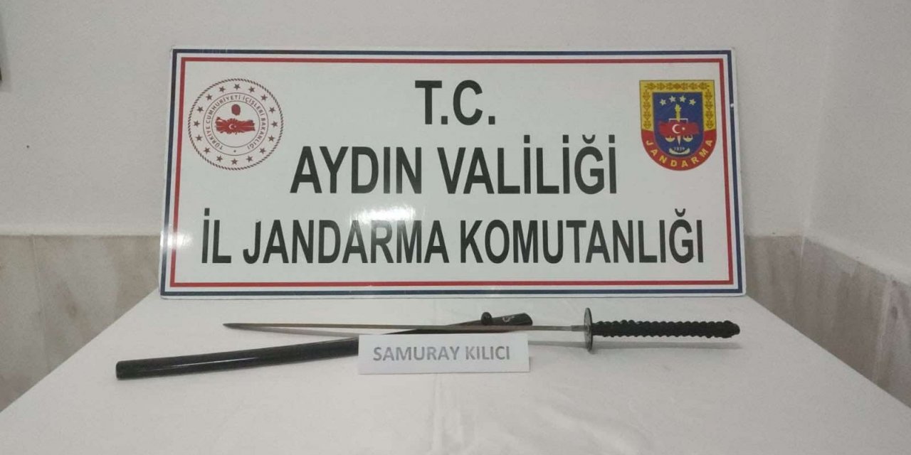 Üzerinde samuray kılıcı ele geçirildi