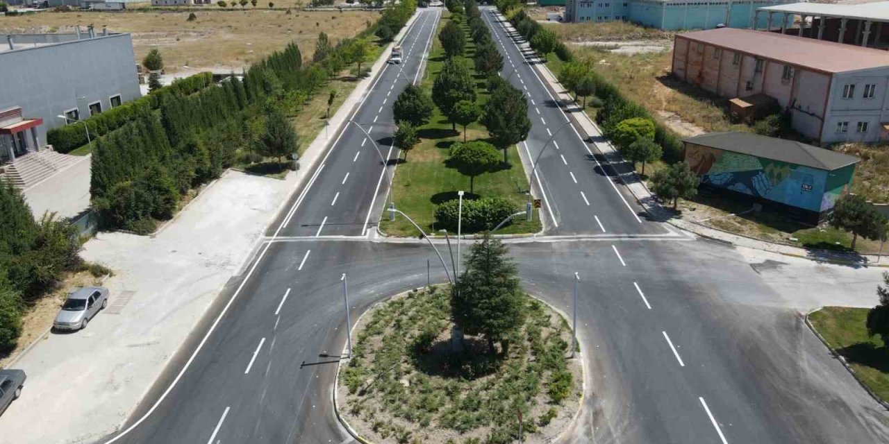 Nafi Güral Caddesinde yol boyama çalışmaları tamamlandı