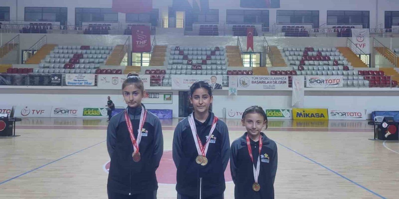 Kayseri Kız Takımı, masa tenisi yarı finalinde