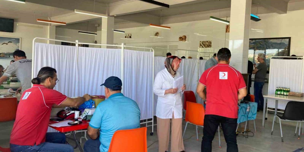 Rekor kan bağışı yapan vatandaşa altın madalya