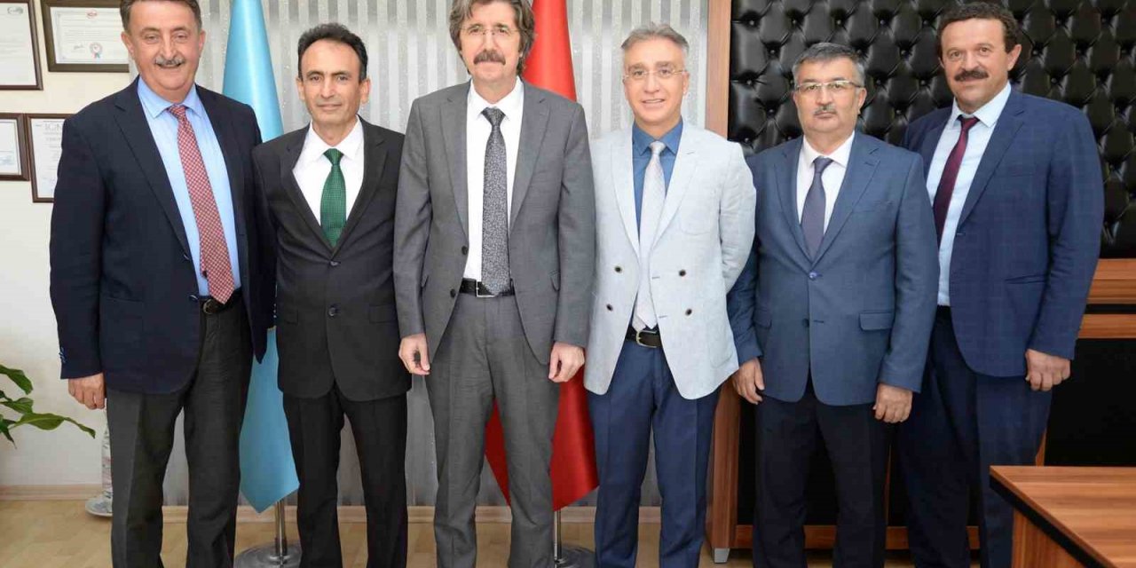 Veteriner fakültesinde yeni Dekan Prof. Dr. Bayram Şenlik oldu