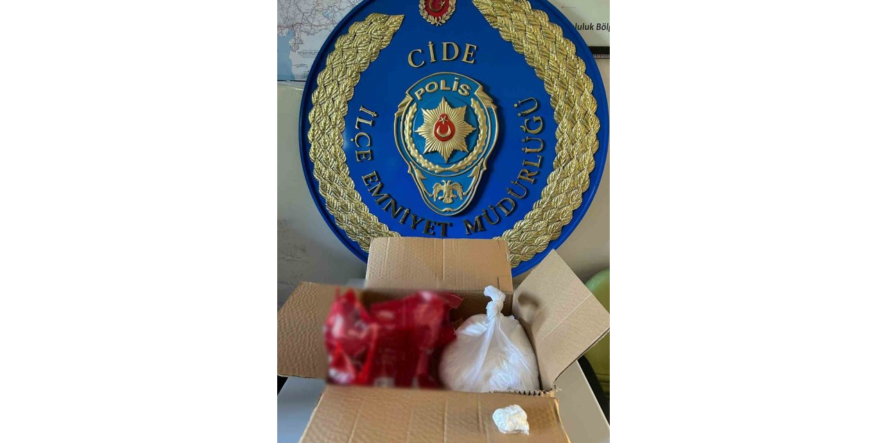 Toz şekerinin içerisine saklanan uyuşturucu polisin dikkatinden kaçmadı