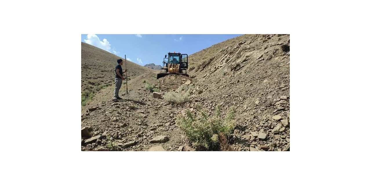 Selden zarar gören yollar temizlenmeye başlandı