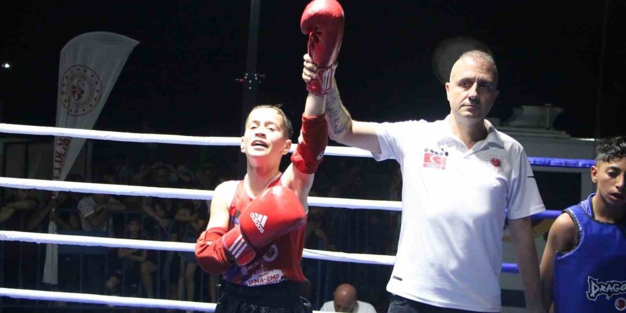 Canikli sporcular turnuvanın yıldızı oldu