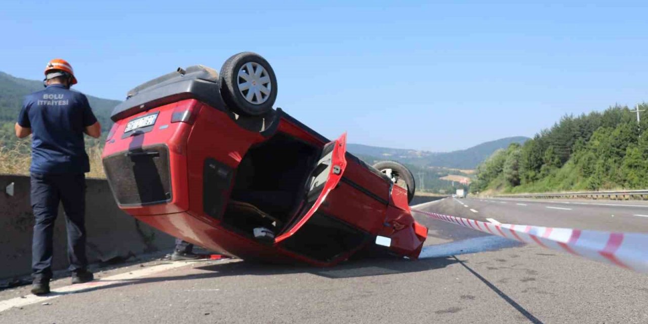 Otoyolda otomobil takla attı: Baba ve oğlu yaralandı