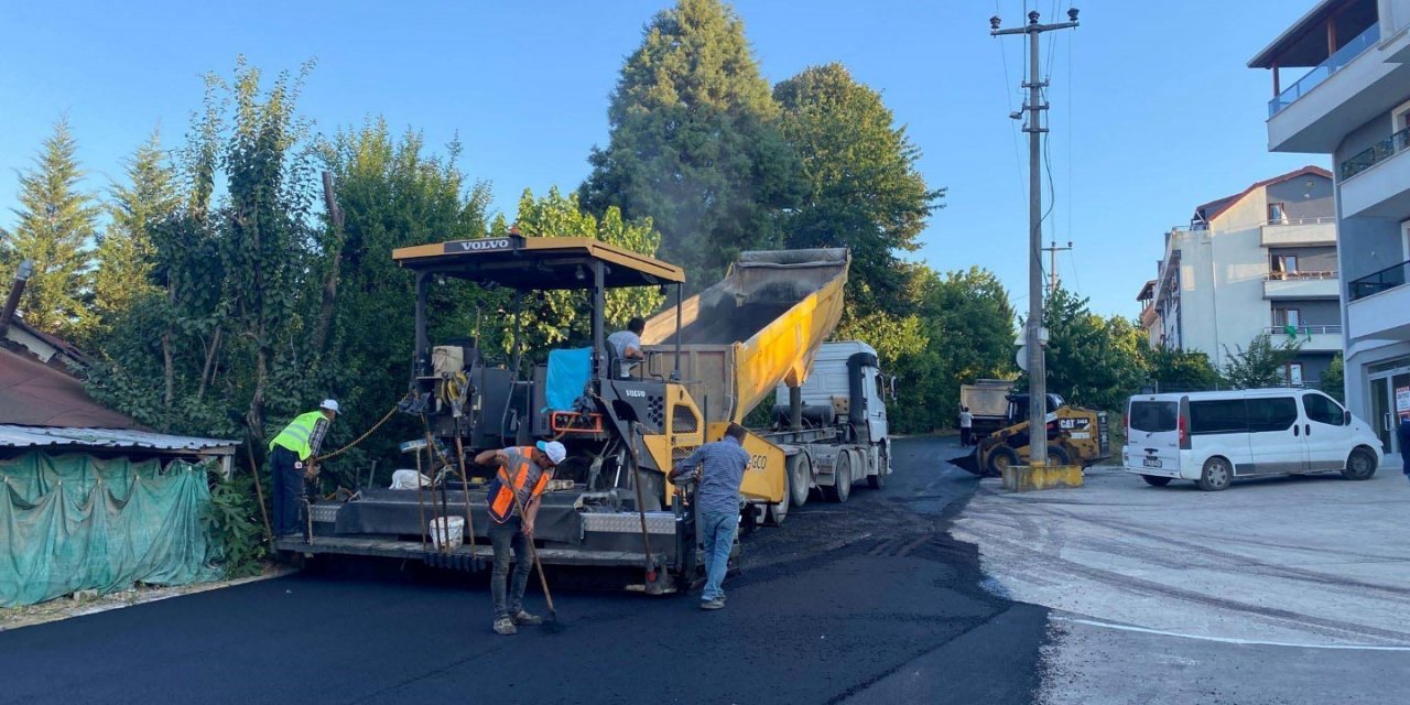 Başiskele Kahramanlar Caddesine 150 ton asfalt serildi