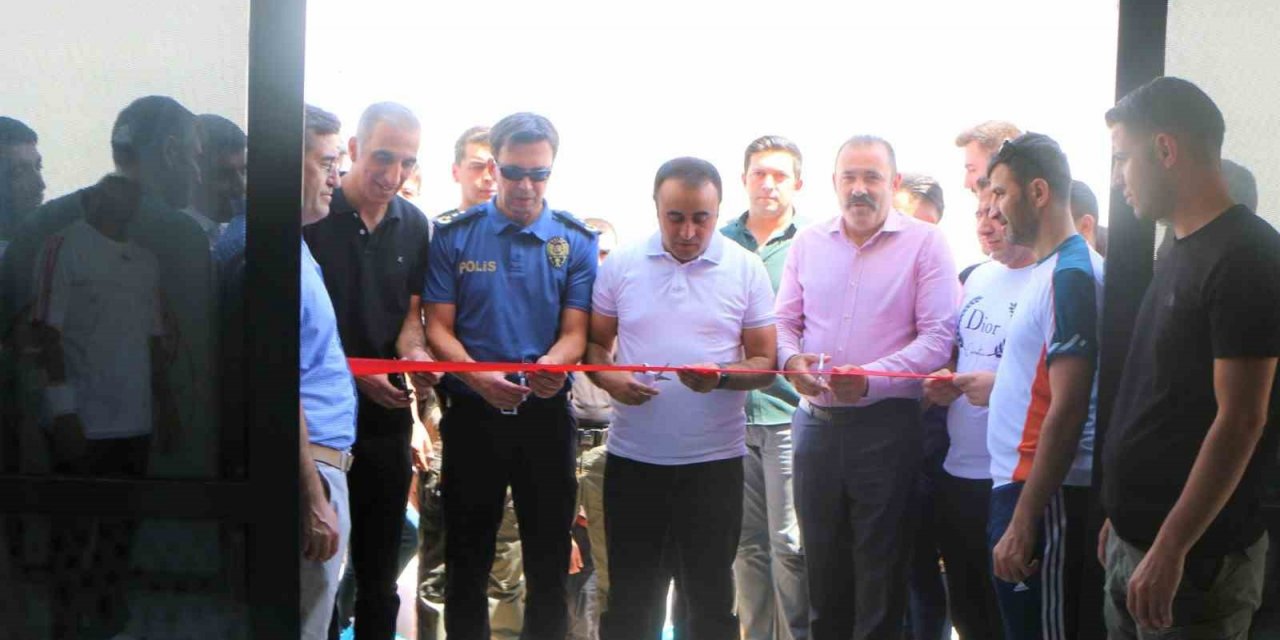 Kurtalan’da yarı olimpik yüzme havuzu açıldı