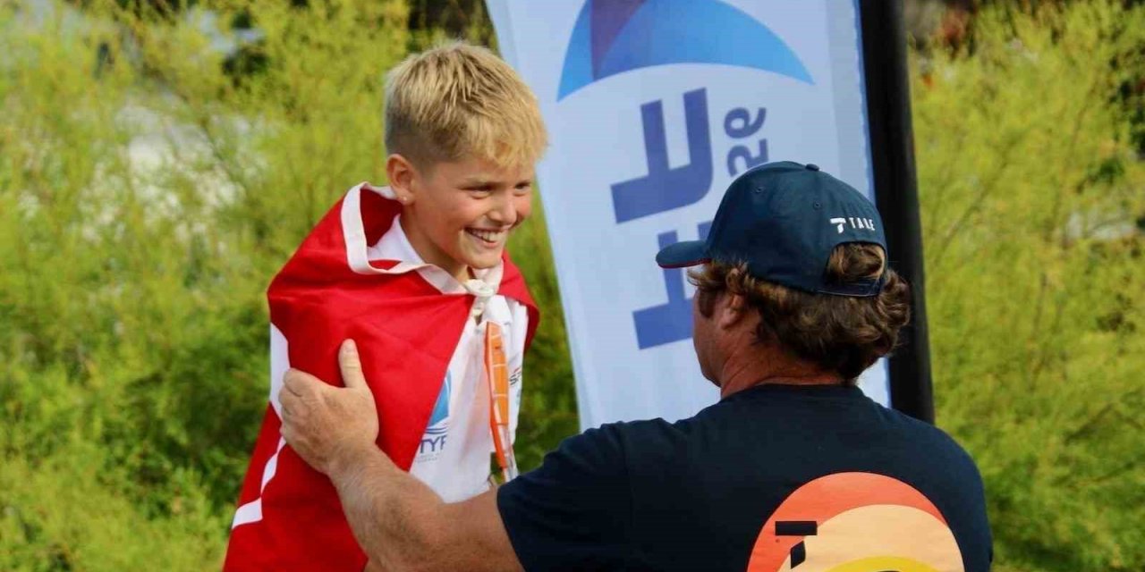 11 yaşındaki milli sörfçü Sarp, dünya üçüncüsü oldu