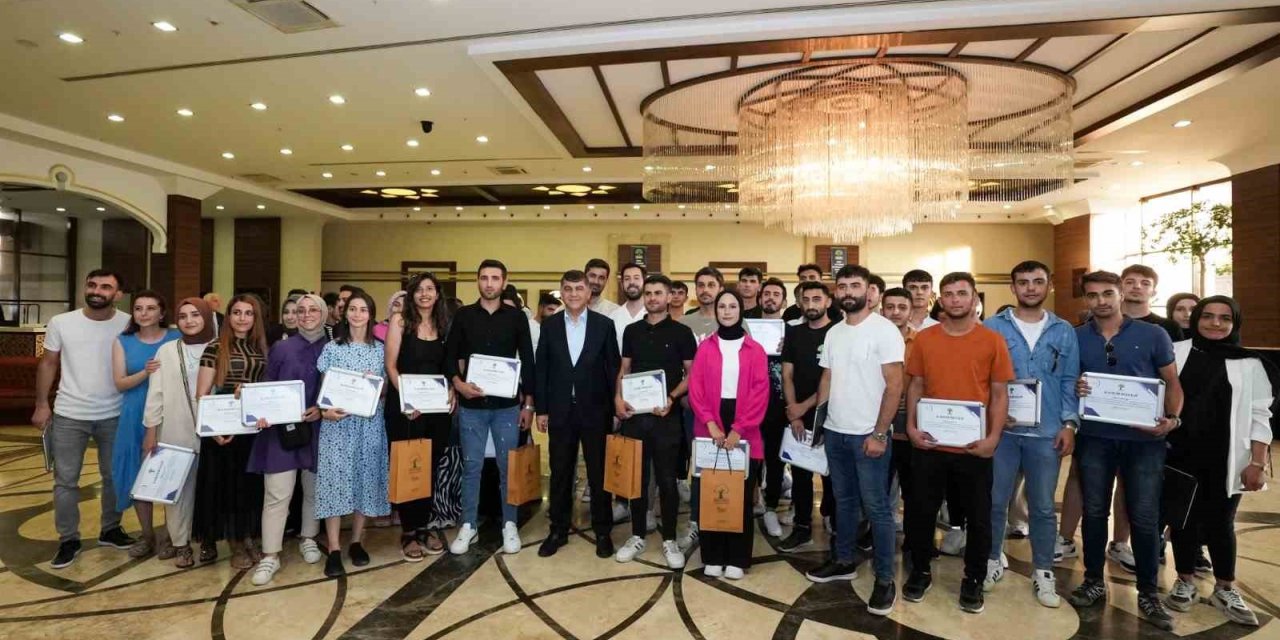 Gençlerin hayali, bir sonraki kareyi üniformalı çektirmek