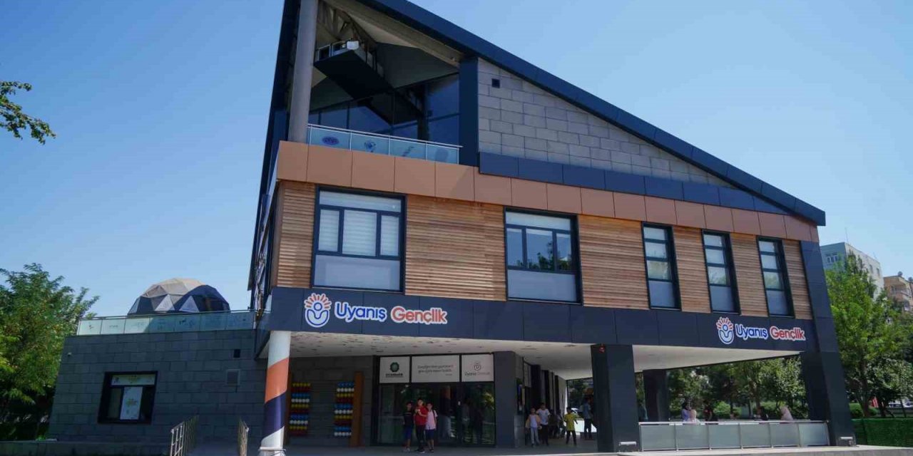 Ali Emiri Bilgievi Cezeri Bilim Merkezi’nde çocuklar eğlenerek öğreniyor