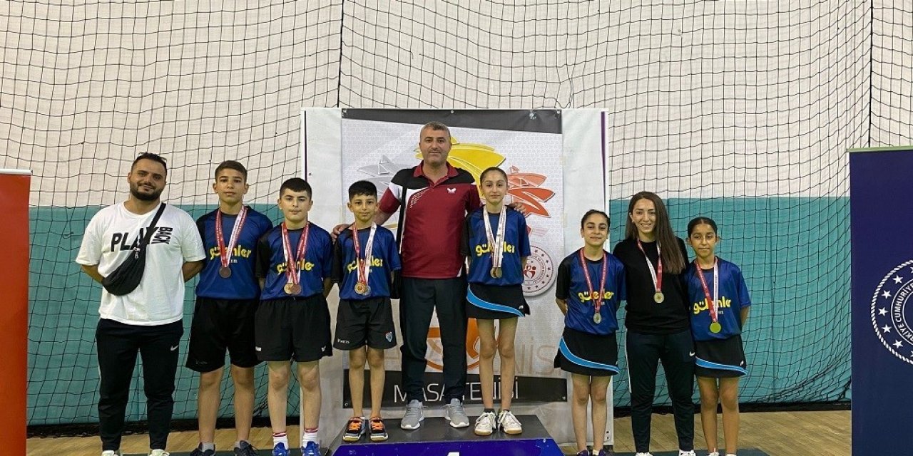 Batman’a masa tenisinde çifte şampiyonluk