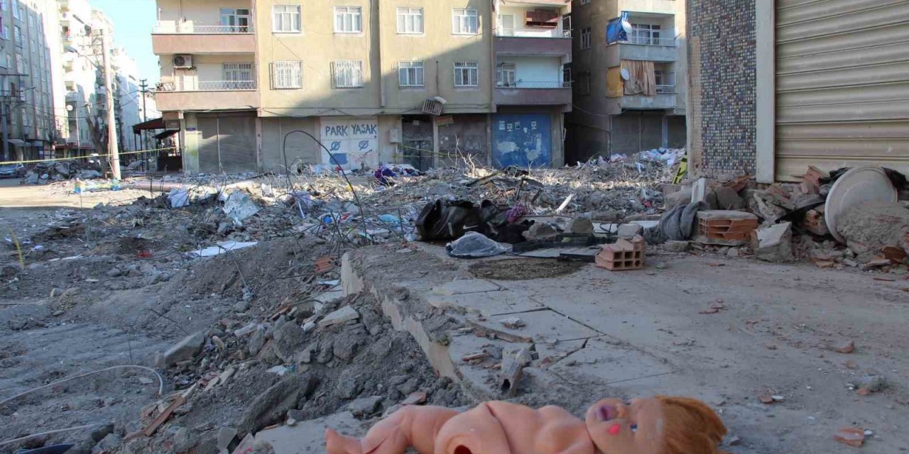 Diyarbakır’da depremde 60 kişinin hayatını kaybettiği bina ’ruhsatsız’ ve ’projesiz’ inşa edilmiş