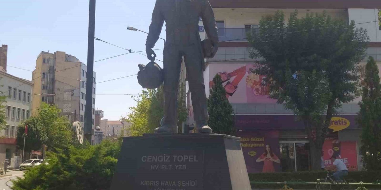 Şehit Yüzbaşı Cengiz Topel unutulmadı