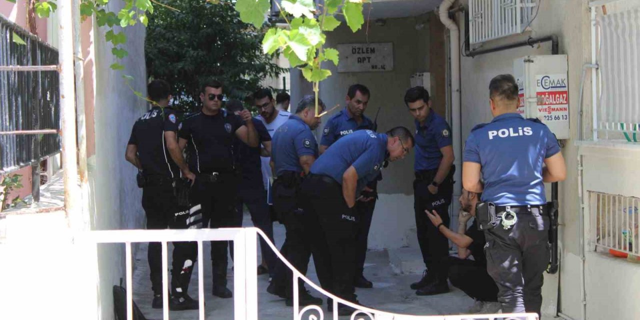 Yüksek lisans öğrencisi evinde ölü bulundu