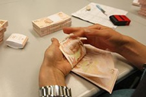 Kredi almak isteyene vergi kıskacı