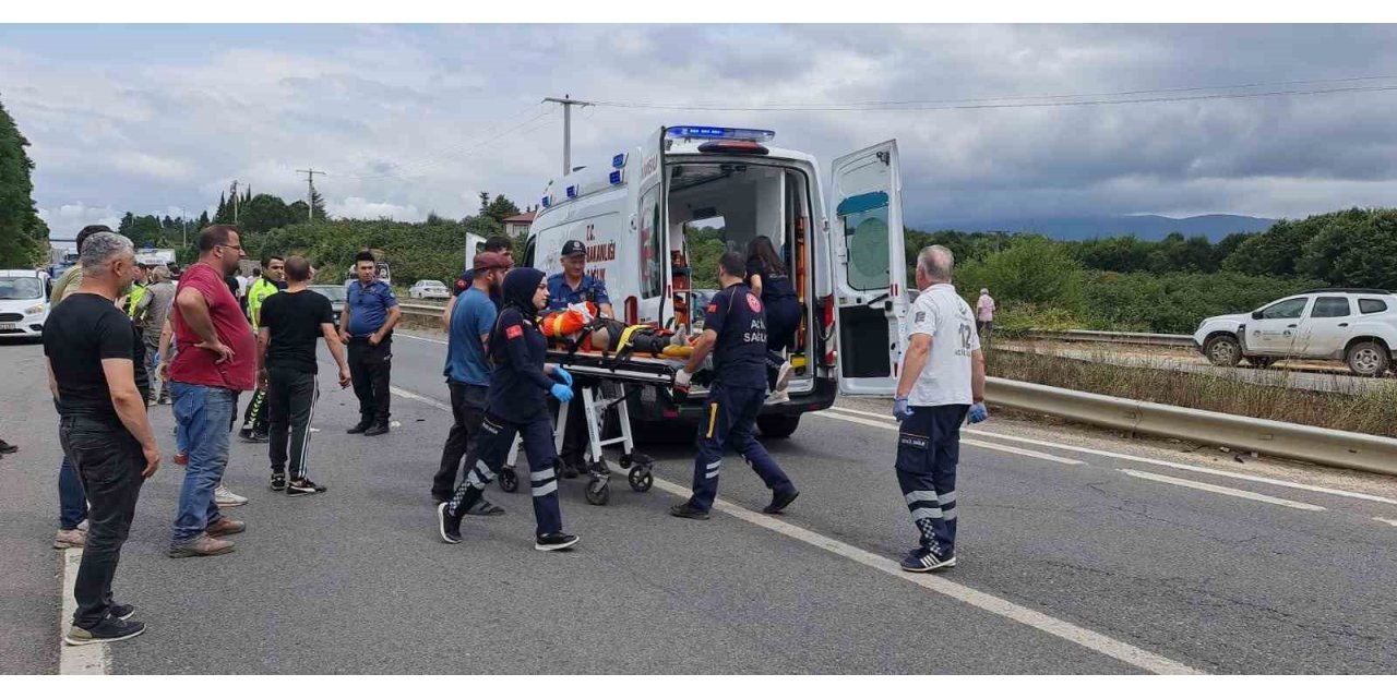 D-100’de otomobil ile motosiklet çarpıştı: 2 yaralı