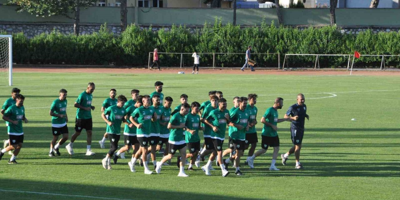 Muğlaspor sezonun ilk antrenmanı için sahaya indi