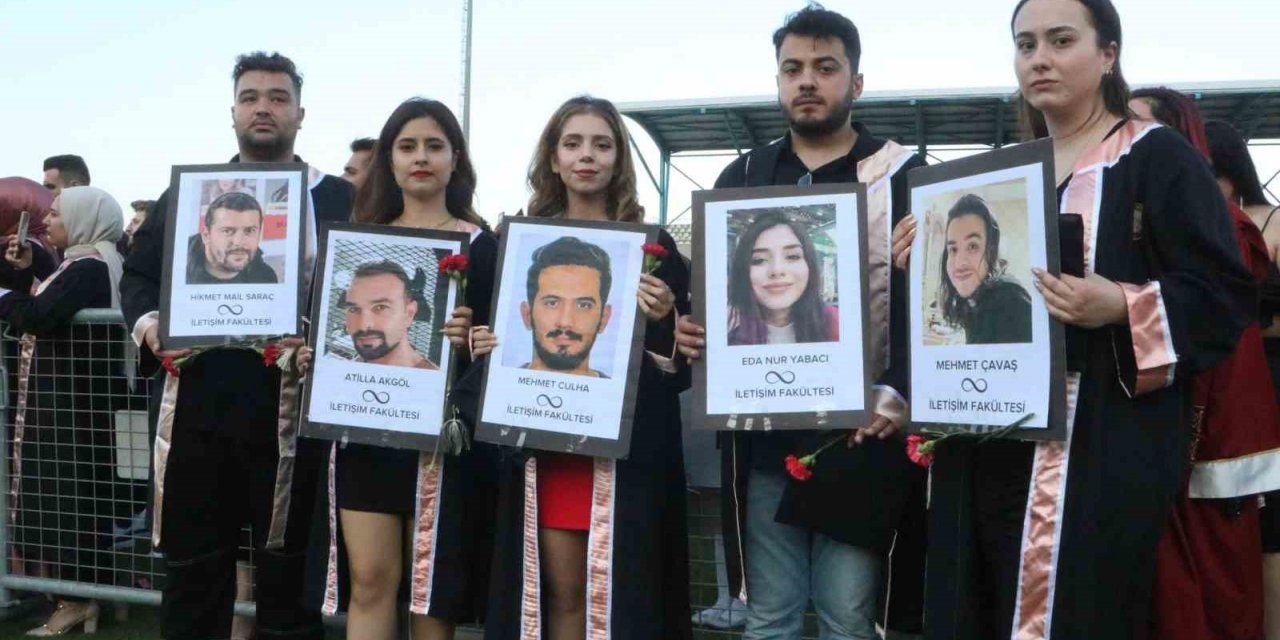 Enkaz kentte üniversite öğrencilerinin buruk mezuniyeti