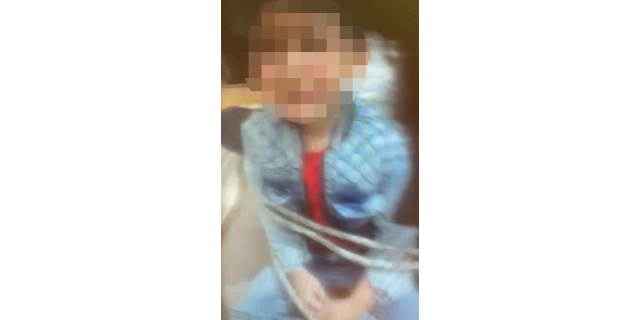 Çocuklarını darp eden vicdansız baba kamerada: Birbirine bağlayarak işkence uyguladı