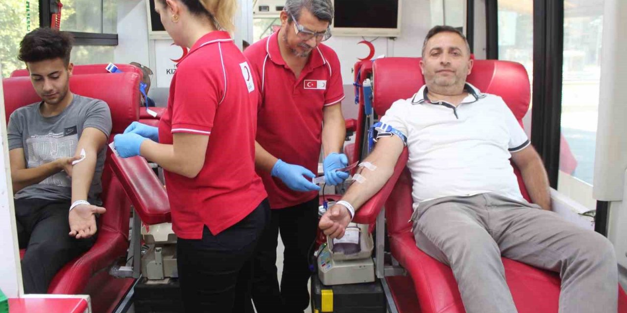 Vatandaşlar hayat kurtarmak için kan verdi