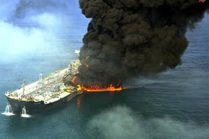 Kargo gemisinde yangın: 4 Ölü