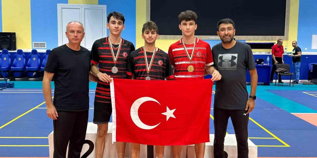 Badmintonda madalya avı