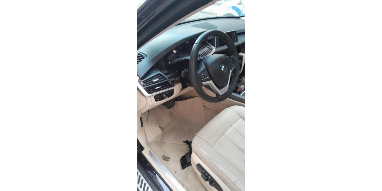 Küçükçekmece’de lüks araçlardan gösterge panel hırsızları kamerada